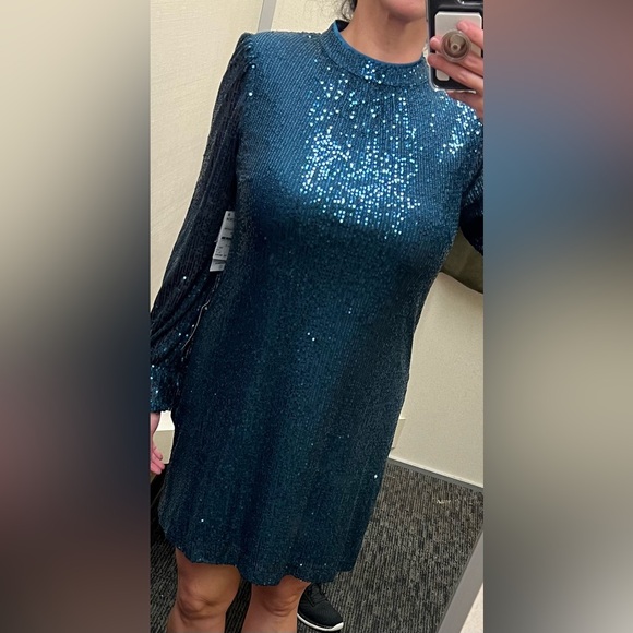 SEQUIN MOCK NECK SHEATH DRESS
Julia Jordan
SKU: JJ39804 - Picture 2 of 7